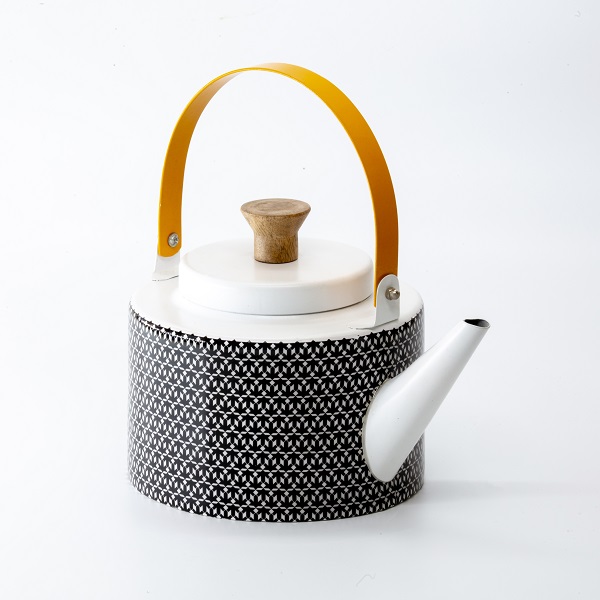 alt="clear cake stand with arabic letters"