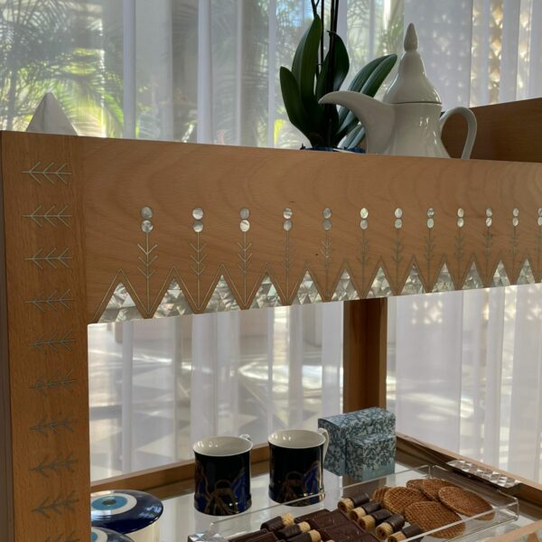 Trolley Sheih Collection in Mother of Pearl (80x50x102cm) - Image 3